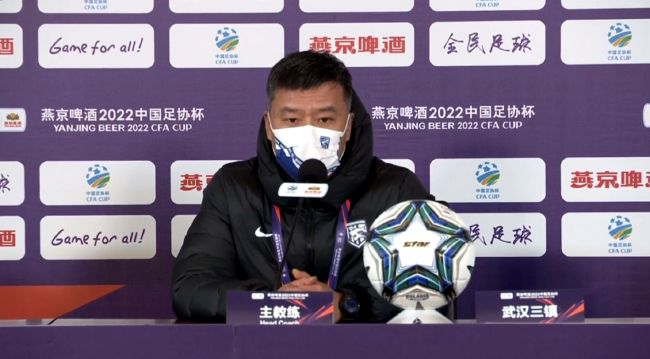 丰满的秘书年轻胸大的秘书